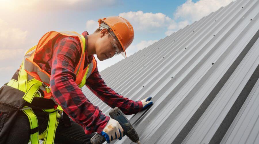 Professional gutter cleaning in Tutor Key, KY